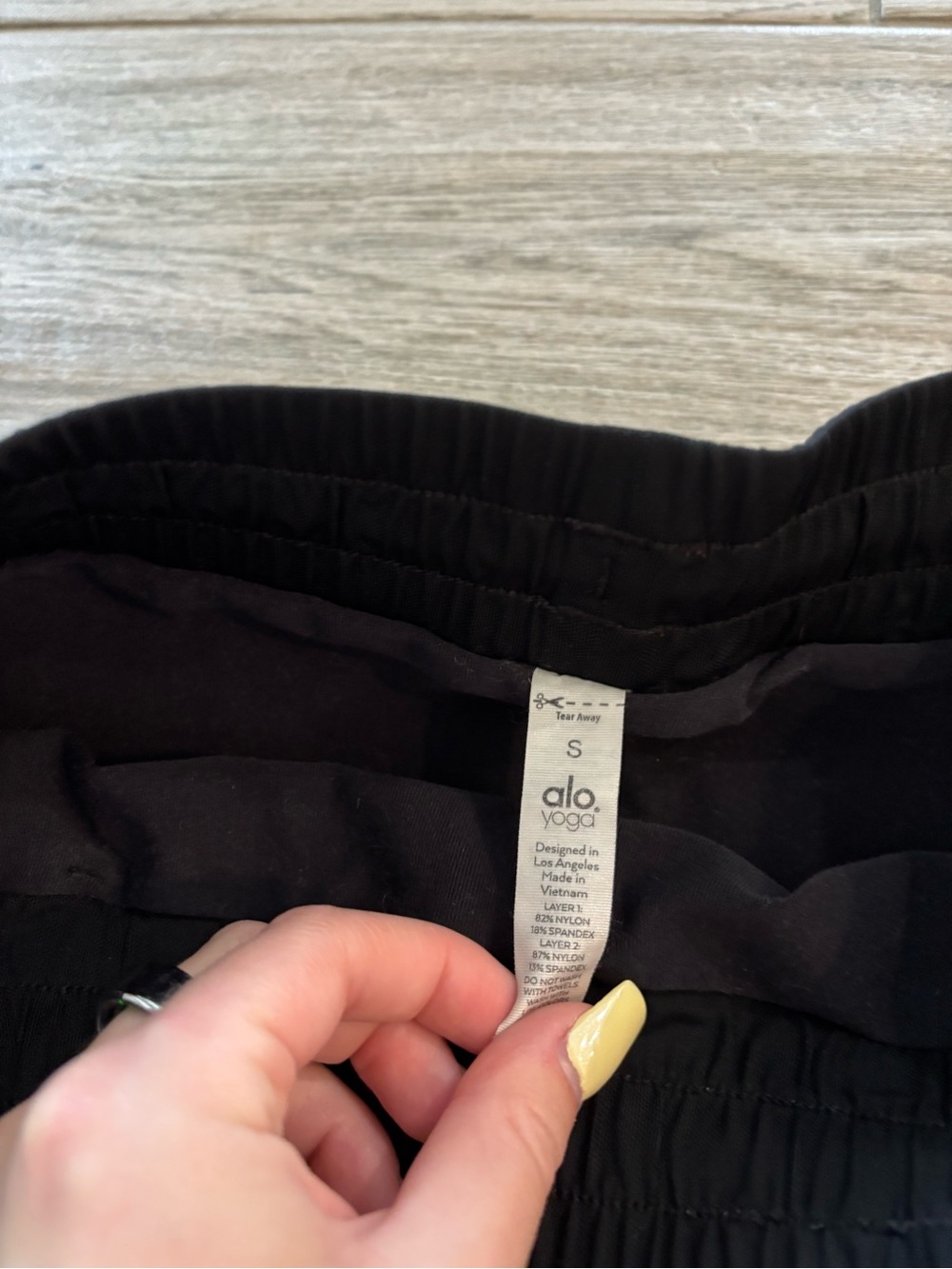 alo yoga shorts - Picture 3 of 4